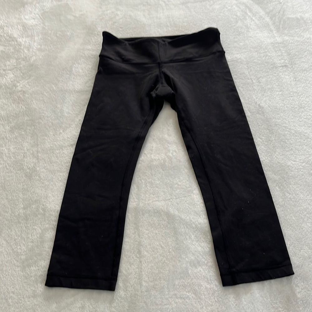 LuLuLemon Black Cropped Aligns